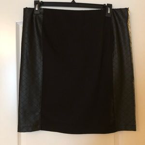 Black faux-leather trimmed skirt sz XL